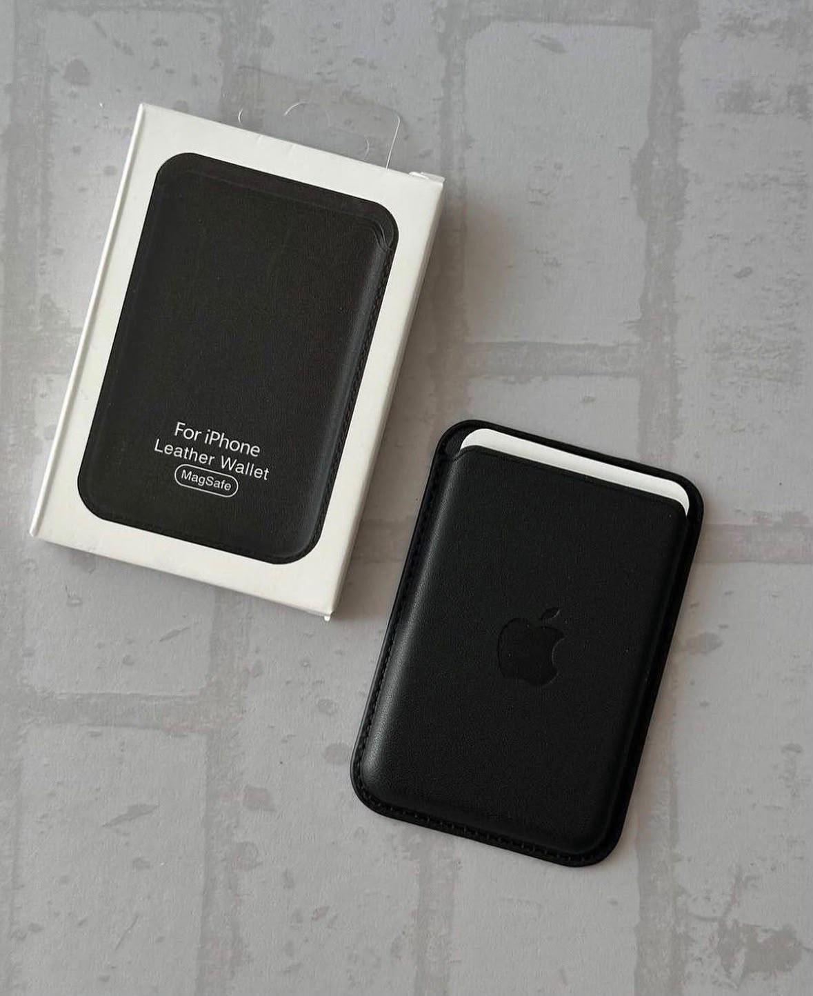LEATHER MAGSAFE ANIMATION WALLET